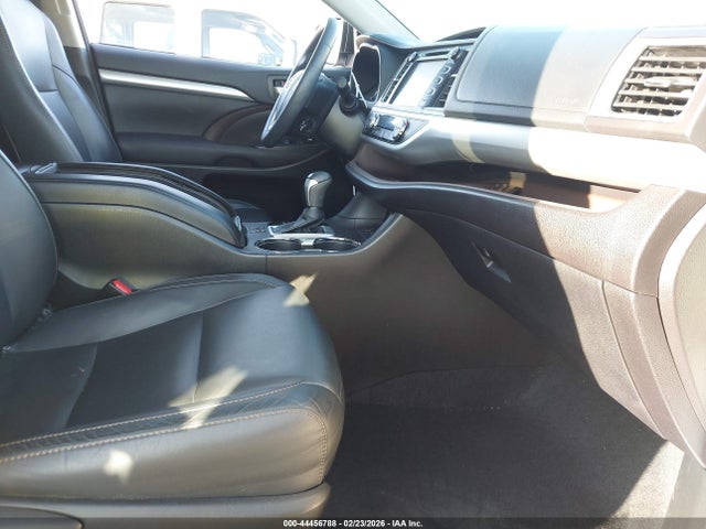 5TDKKRFH5GS179499 Toyota Highlander Xle V6