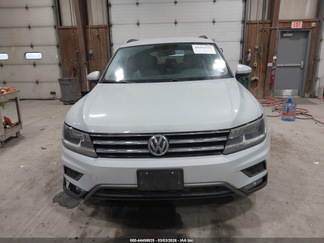 2018 Volkswagen Tiguan 2.0t Se/2.0t Sel მანქანა იყიდება აუქციონზე, vin: 3VV2B7AX9JM004068, აუქციონის ნომერი: 44456925