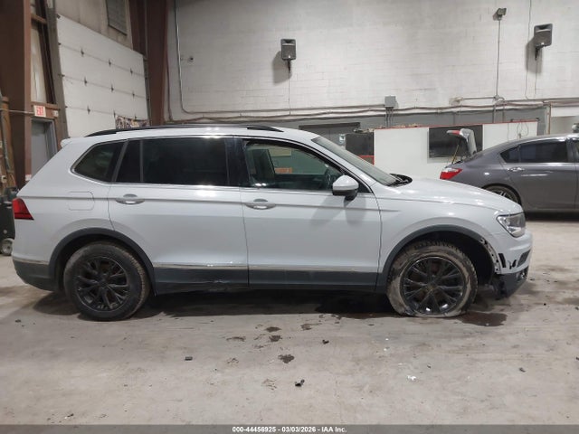2018 Volkswagen Tiguan 2.0t Se/2.0t Sel მანქანა იყიდება აუქციონზე, vin: 3VV2B7AX9JM004068, აუქციონის ნომერი: 44456925