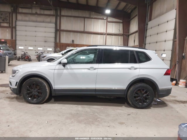 2018 Volkswagen Tiguan 2.0t Se/2.0t Sel მანქანა იყიდება აუქციონზე, vin: 3VV2B7AX9JM004068, აუქციონის ნომერი: 44456925
