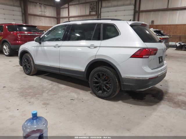 2018 Volkswagen Tiguan 2.0t Se/2.0t Sel მანქანა იყიდება აუქციონზე, vin: 3VV2B7AX9JM004068, აუქციონის ნომერი: 44456925