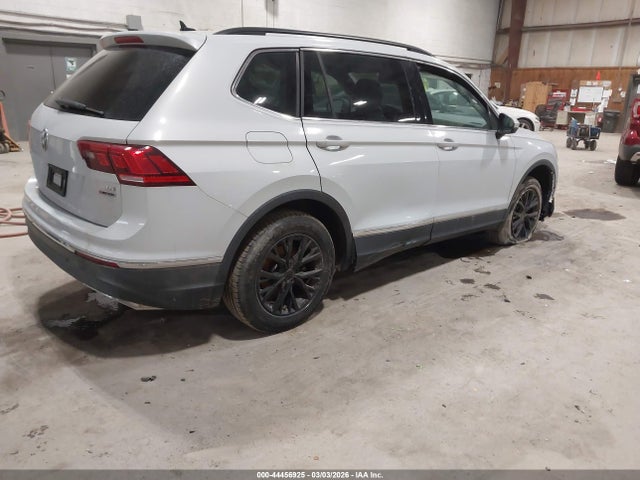 2018 Volkswagen Tiguan 2.0t Se/2.0t Sel მანქანა იყიდება აუქციონზე, vin: 3VV2B7AX9JM004068, აუქციონის ნომერი: 44456925