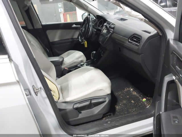 2018 Volkswagen Tiguan 2.0t Se/2.0t Sel მანქანა იყიდება აუქციონზე, vin: 3VV2B7AX9JM004068, აუქციონის ნომერი: 44456925
