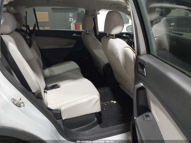 2018 Volkswagen Tiguan 2.0t Se/2.0t Sel მანქანა იყიდება აუქციონზე, vin: 3VV2B7AX9JM004068, აუქციონის ნომერი: 44456925