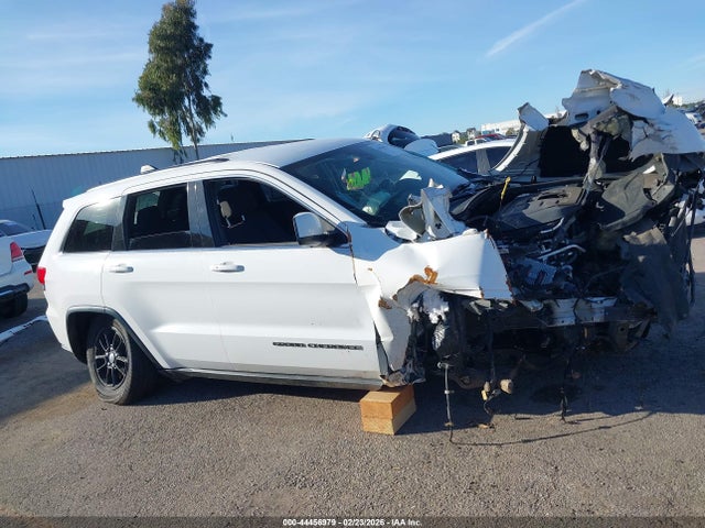 1C4RJFAG7JC266683 Jeep Grand Cherokee Laredo 4x4