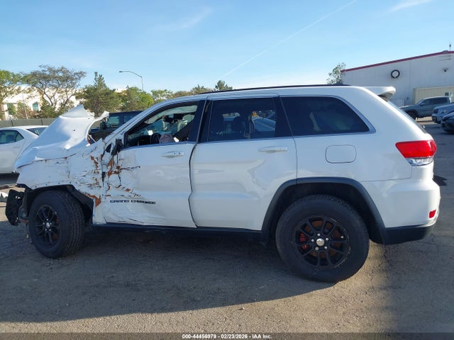 1C4RJFAG7JC266683 Jeep Grand Cherokee Laredo 4x4
