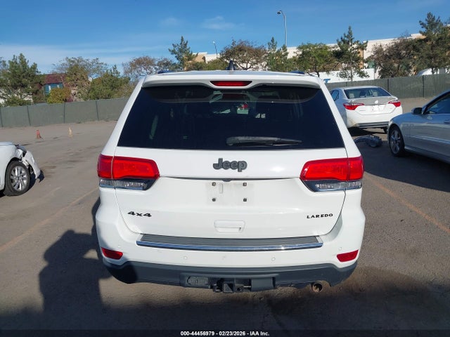 1C4RJFAG7JC266683 Jeep Grand Cherokee Laredo 4x4