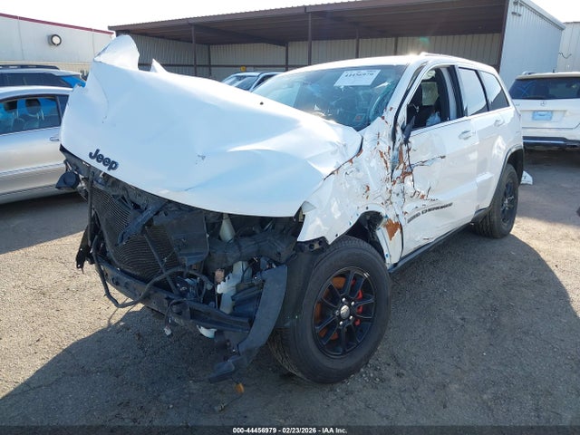 1C4RJFAG7JC266683 Jeep Grand Cherokee Laredo 4x4