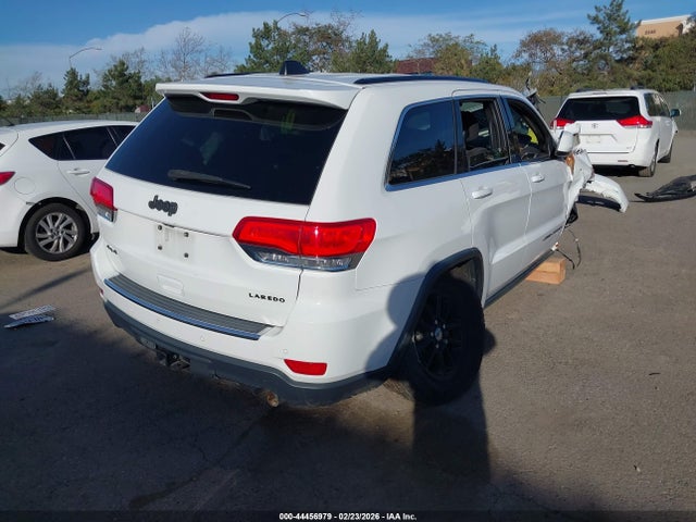 1C4RJFAG7JC266683 Jeep Grand Cherokee Laredo 4x4
