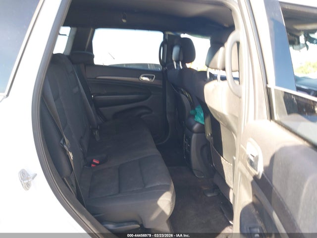 1C4RJFAG7JC266683 Jeep Grand Cherokee Laredo 4x4