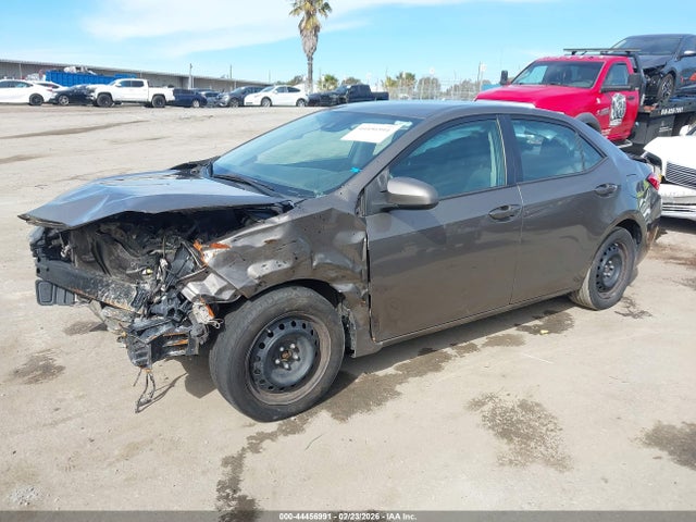 Toyota COROLLA LE 2018 2T1BURHE0JC068341 Image 2
