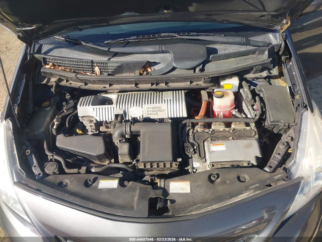 JTDZN3EU5E3332253 Toyota Prius V Two
