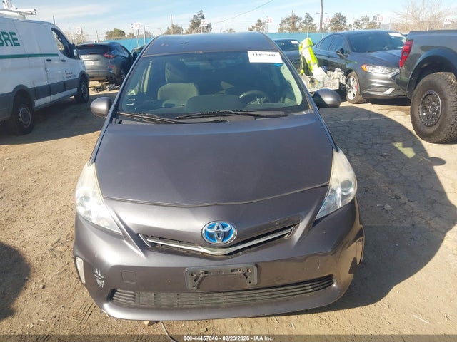 JTDZN3EU5E3332253 Toyota Prius V Two
