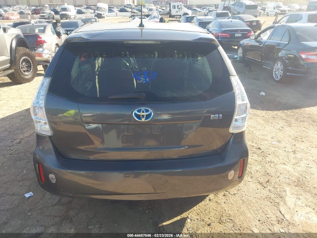 JTDZN3EU5E3332253 Toyota Prius V Two