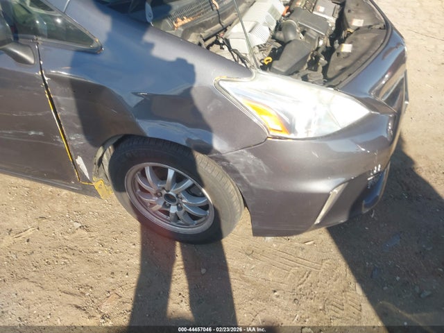 JTDZN3EU5E3332253 Toyota Prius V Two