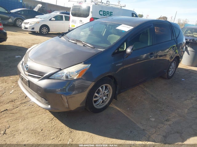 JTDZN3EU5E3332253 Toyota Prius V Two