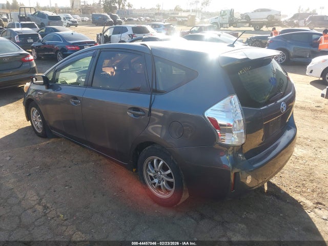 JTDZN3EU5E3332253 Toyota Prius V Two