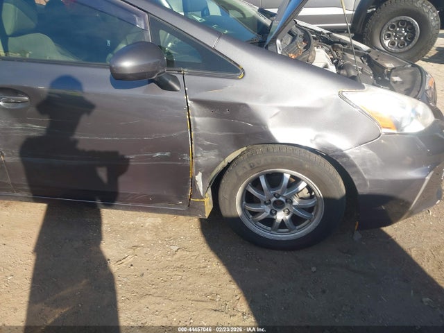 JTDZN3EU5E3332253 Toyota Prius V Two