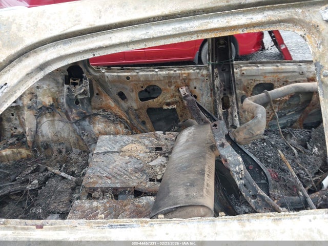 3GNAXJEV8JS625483 Chevrolet EQUINOX LT