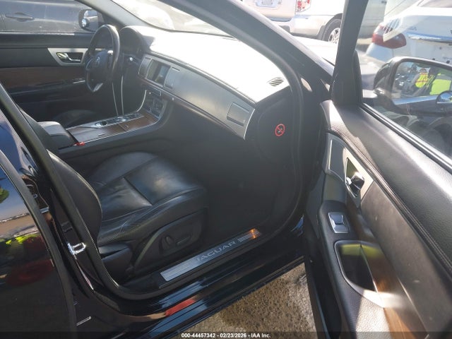 2014 JAGUAR XF SAJWA0ES6EPU21755 Photo 4