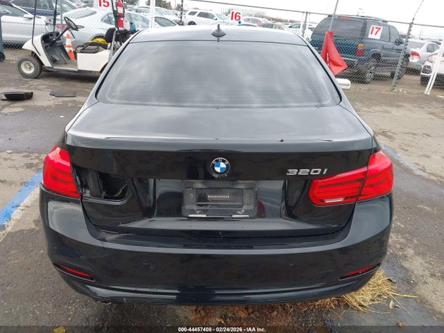 WBA8E1G36HNU18939 BMW 320i