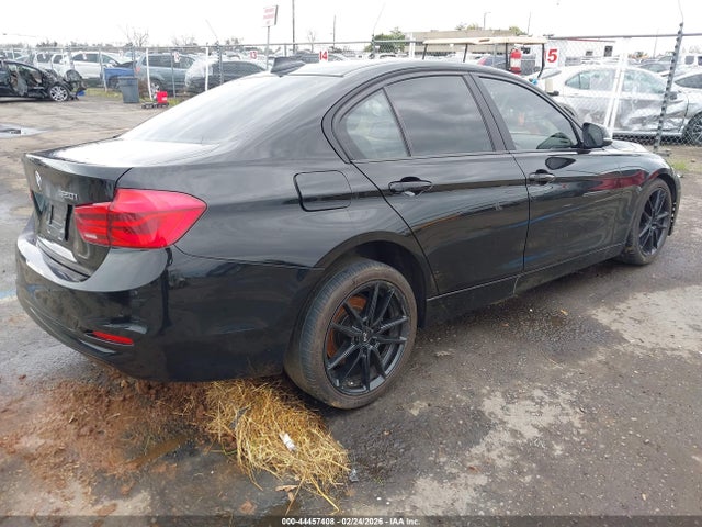 WBA8E1G36HNU18939 BMW 320i