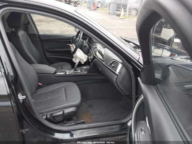 WBA8E1G36HNU18939 BMW 320i