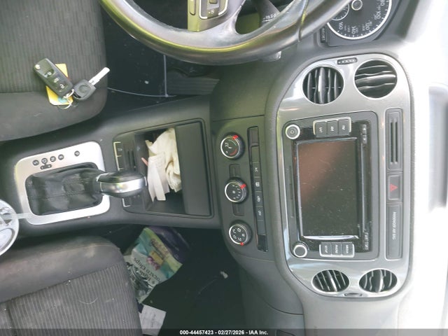 WVGAV7AX6FW556650 Volkswagen TIGUAN S