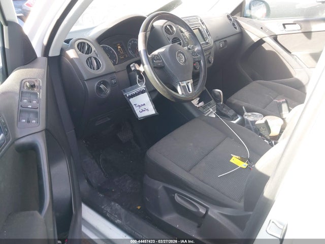 WVGAV7AX6FW556650 Volkswagen TIGUAN S