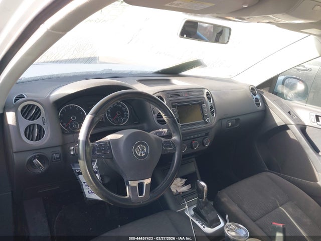 WVGAV7AX6FW556650 Volkswagen TIGUAN S