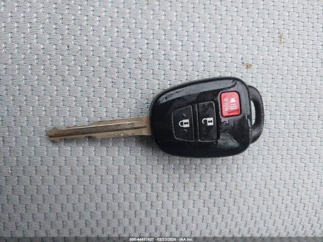 Toyota Prius C One 2014 JTDKDTB30E1066166 Image 11