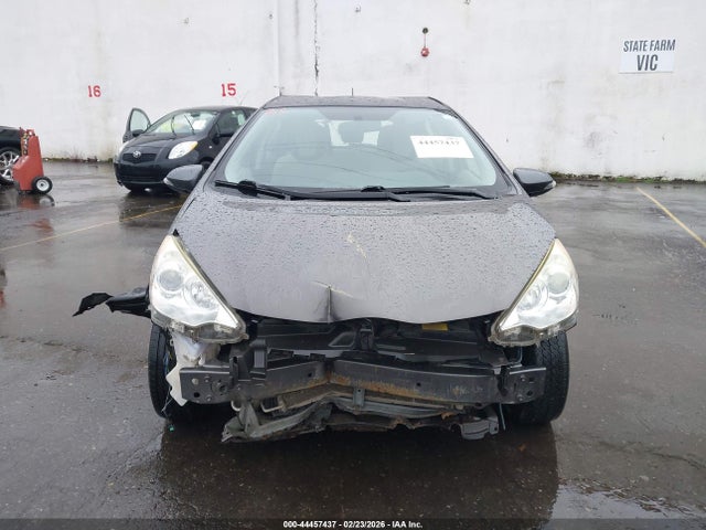 Toyota Prius C One 2014 JTDKDTB30E1066166 Image 13