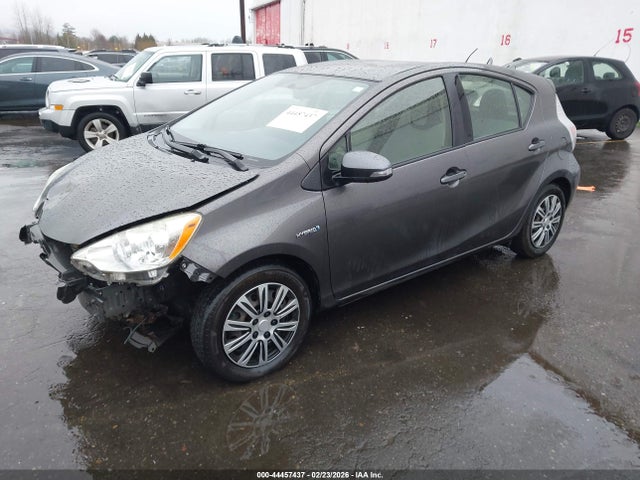 Toyota Prius C One 2014 JTDKDTB30E1066166 Image 2