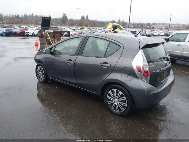 Toyota Prius C One 2014 JTDKDTB30E1066166 Image 3