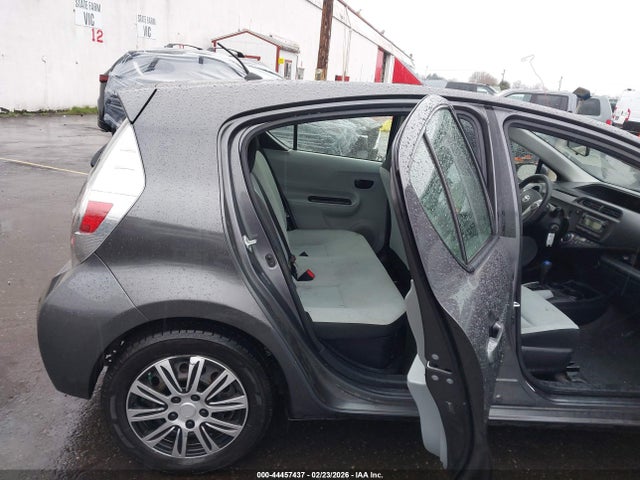 Toyota Prius C One 2014 JTDKDTB30E1066166 Image 8