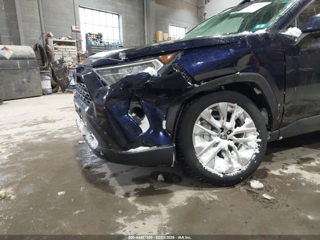2019 Toyota Rav4 Xle Premium მანქანა იყიდება აუქციონზე, vin: JTMA1RFV9KD042977, აუქციონის ნომერი: 44457500