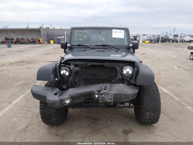 1C4BJWDG8HL670194 Jeep Wrangler Unlimited Sport 4x4