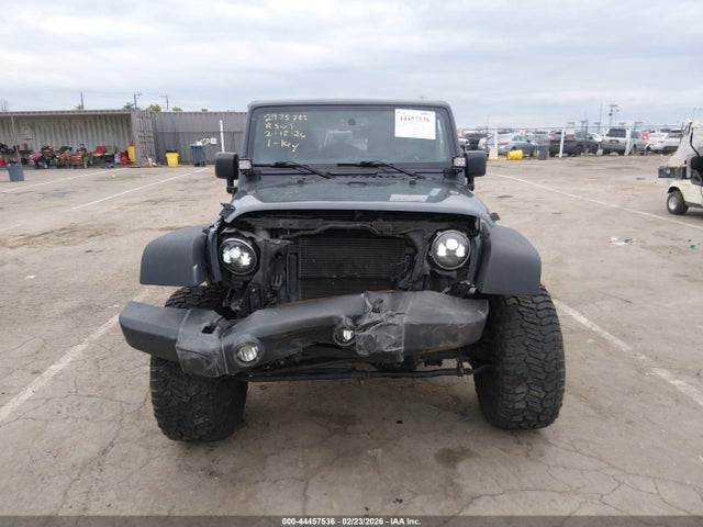 1C4BJWDG8HL670194 Jeep Wrangler Unlimited Sport 4x4