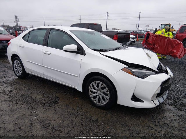 Toyota COROLLA LE 2018 5YFBURHE4JP794803 главное изображение