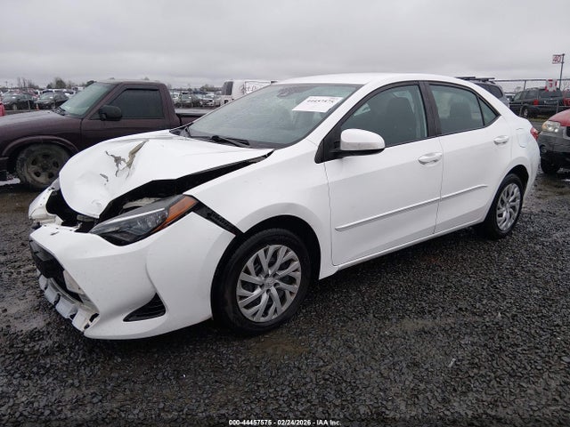 Toyota COROLLA LE 2018 5YFBURHE4JP794803 Image 2