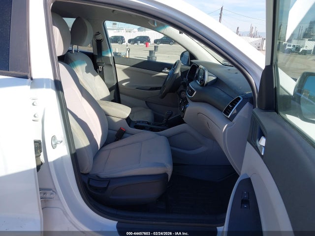 KM8J2CA48KU900850 Hyundai TUCSON SE