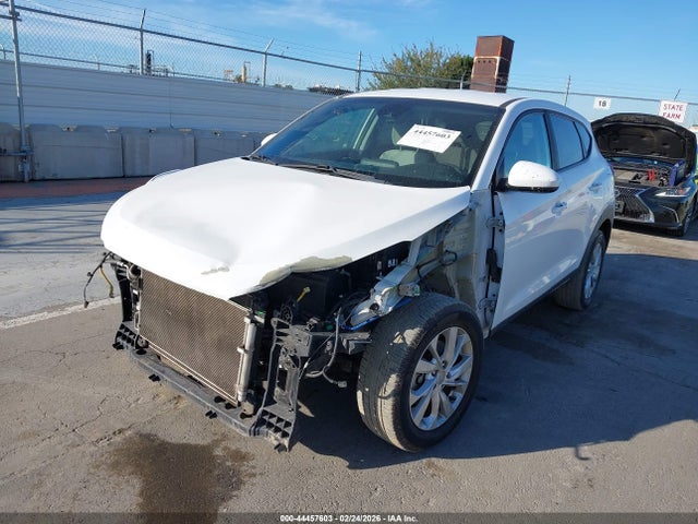 KM8J2CA48KU900850 Hyundai TUCSON SE