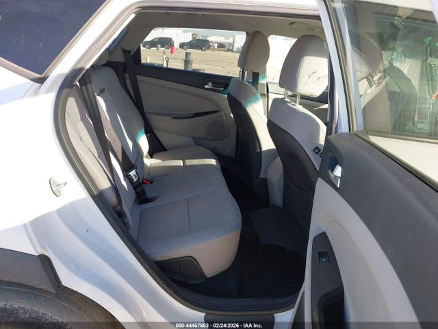 KM8J2CA48KU900850 Hyundai TUCSON SE