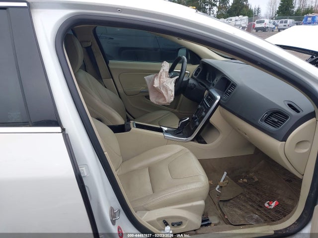 YV126MFBXF1311780 Volvo S60 T5 Premier