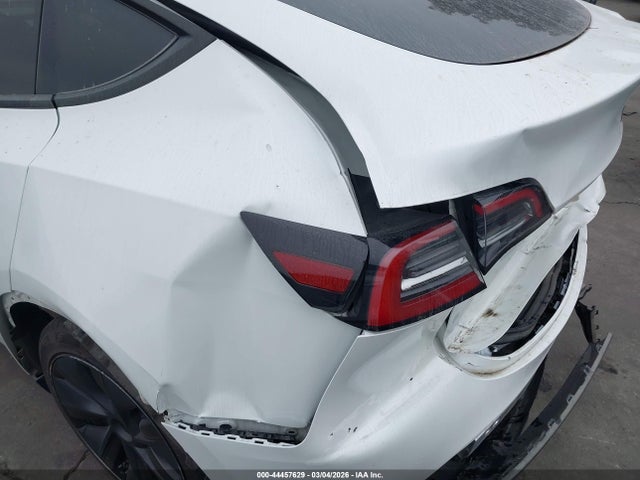 Продаж на аукціоні авто 2025 Tesla Model Y Long Range Dual Motor Rear-wheel Drive, vin: 7SAYGDED8SF260185, номер лоту: 44457629