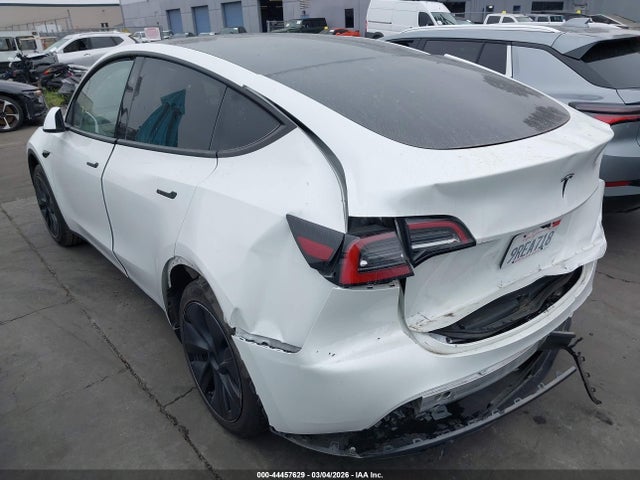 2025 TESLA MODEL Y 7SAYGDED8SF260185 Photo 2