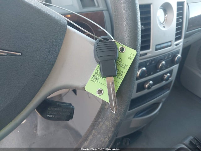 44457663 :رقم المزاد ، 2A4RR2D16AR428507 vin ، 2010 Chrysler Town & Country New Lx مزاد بيع