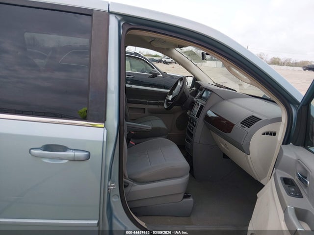 44457663 :رقم المزاد ، 2A4RR2D16AR428507 vin ، 2010 Chrysler Town & Country New Lx مزاد بيع