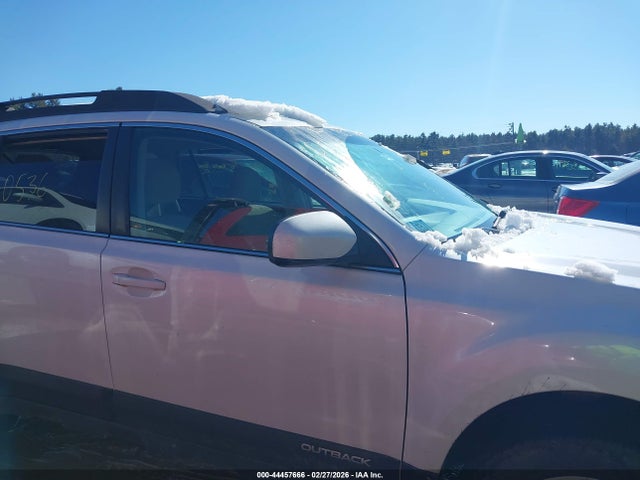 Subaru Outback 2.5i Premium 2014 4S4BRBCC8E3276444 Image 13
