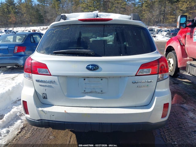 Subaru Outback 2.5i Premium 2014 4S4BRBCC8E3276444 Image 16